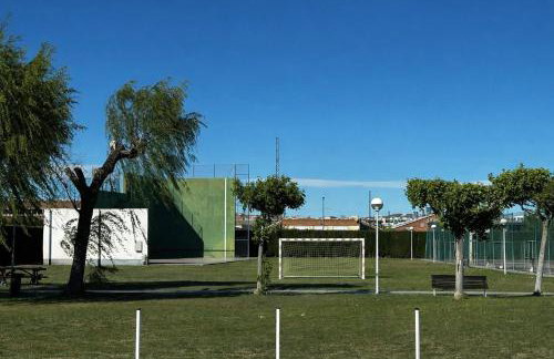 Amplio y Cómodo chalet a 15 minutos del centro con piscina y pistas de tenis - Foto 25