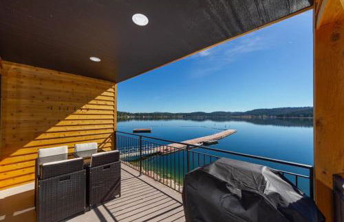 Gorgeous Triplex Unit With Spectacular Lake Views! - Foto 2