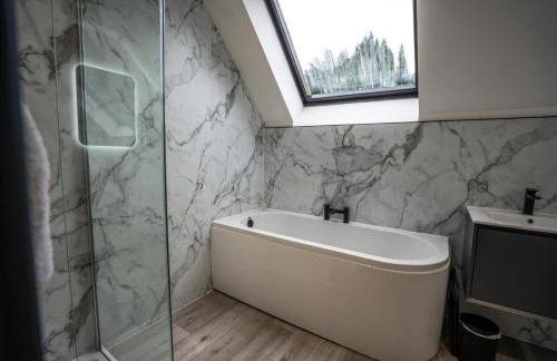 FAMILY FRIENDLY, HOT TUB, Fire Pit, Spacious & Modern - Foto 60