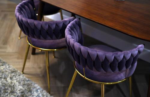 HostWise Stays - 2 King Beds, Free Street Parking, North Side Gem - Foto 25