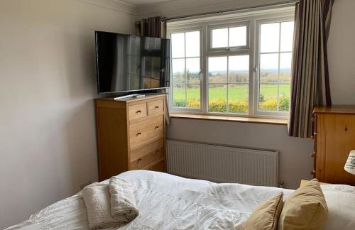 Lovekush Epsom Banstead Surrey. Views over London - Photo 18