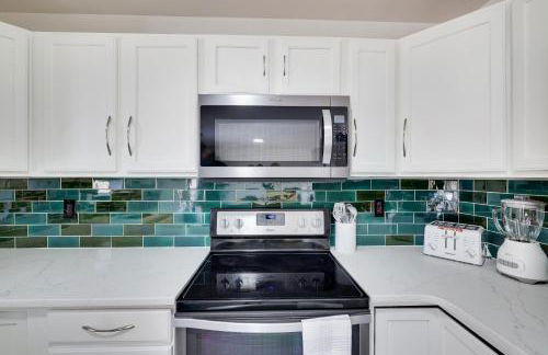 Stunning Poconos Villa- Hot Tub, Pool, Game Room, BBQ & more - Foto 27