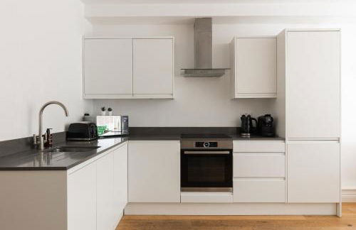 New! Bright 2BR Flat with Patio - Foto 12