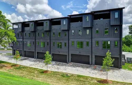 Walk to 12 South and Belmont with Garage FirePit and Patio - Foto 47