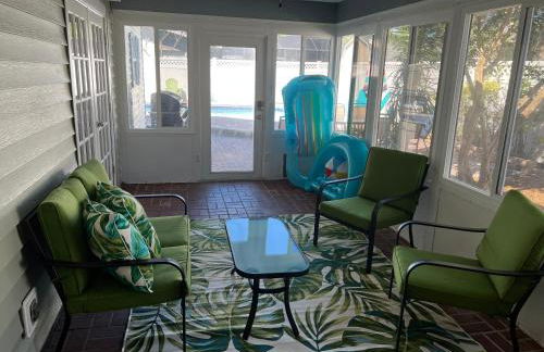 Poolside Paradise & Beach Bound - Foto 20