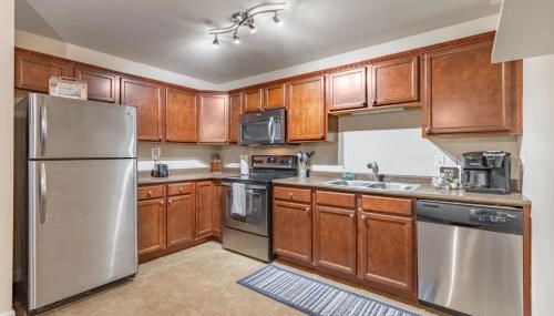 ConTemporary Stay in Central Peoria - Photo 5, stove, dishwasher, pet friendly, toaster