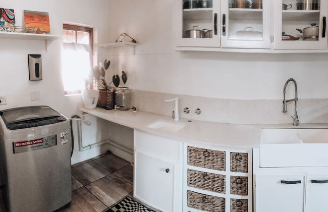 Serene Thatched Roof Retreat in Faerie Glen, Pretoria - Foto 15