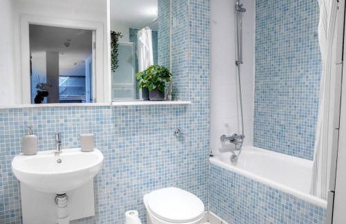 Chic 2BR City Centre Balcony Near Victoria St - Foto 39