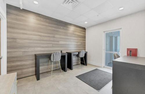 Modern 3 bedroom condo in downtown w free parking - Foto 38