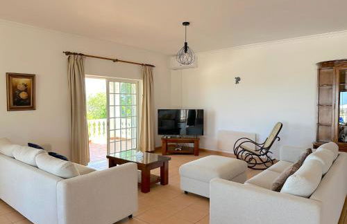 BnB Homes Luxurious Villa Stardust with Swimming pool & BBQ for Family Fun - Foto 4