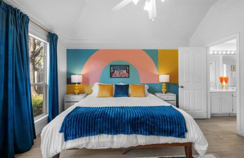 NEW! Stylish Home Arcade & Fireplace Sleeps 10 - Foto 19