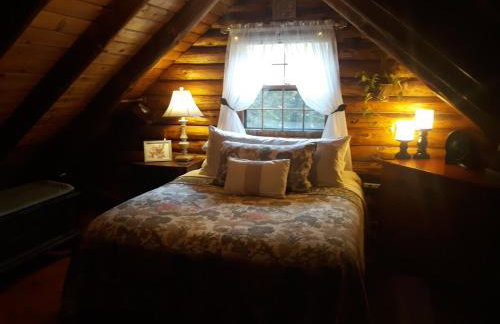 Deer Valley Retreat, Lovely Log Cabin with Fireplace & Garden Views- Perfect for a Relaxing Getaway! - Foto 23