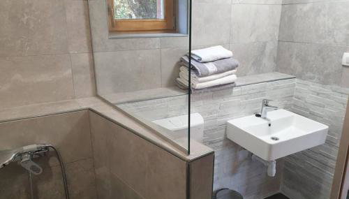 Secluded cottage in an orchard, island Pasman - Foto 3