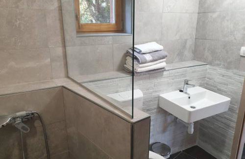 Secluded cottage in an orchard, island Pasman - Photo 3