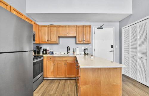 Pink playhouse sq near Progressive field & CSU - Photo 14