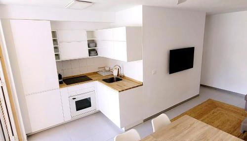 Precioso Apartamento Reformado en 1ra Linea de Mar sin vistas - Foto 3