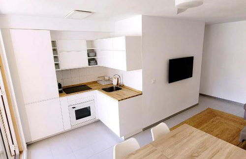 Precioso Apartamento Reformado en 1ra Linea de Mar sin vistas - Foto 3