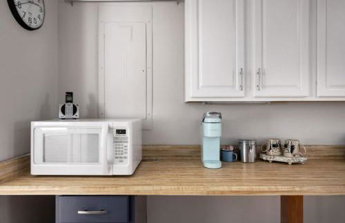 Dog-Friendly w Hot Tub, Fire Pit & River Access - Photo 17