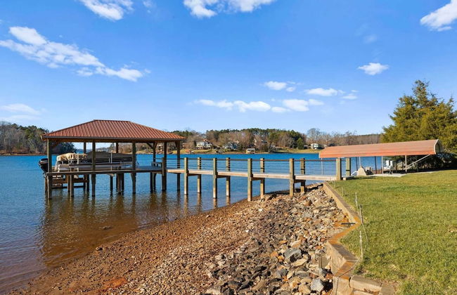 Pleasant Cove Waterfront Getaway With Fire Pit, Deck, and Lake Views - Foto 14