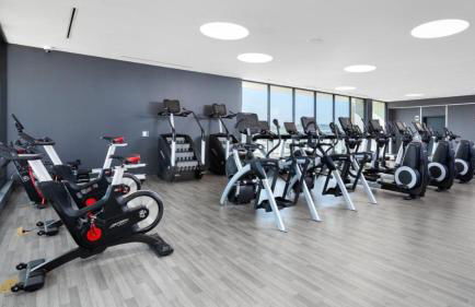 Hollywood Luxury Retreat I Pool Views I Jacuzzi I Fitness Center I Free Parking! - Foto 11