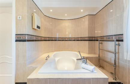 Bright 3 BDR Duplex House With Pool by LovelyStay - Foto 38