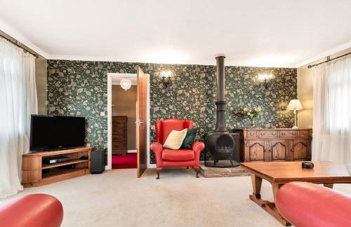 2-Bed Home with Free Parking - 2 min Walk to Bus - Foto 1