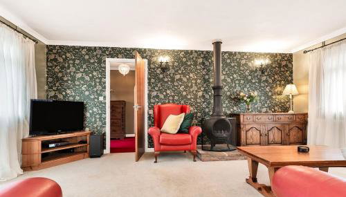 2-Bed Home with Free Parking - 2 min Walk to Bus - Foto 1