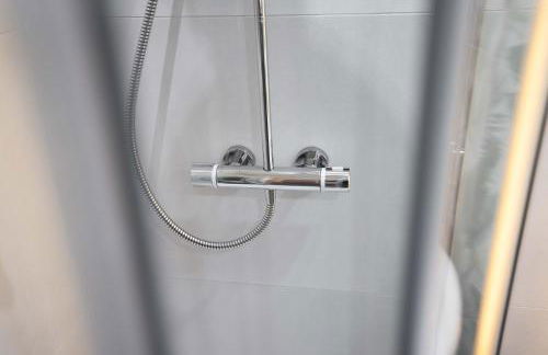 The Secret Garden, Donaghadee - The Hideaway - Stylish 5-Beds, and Lavish 3-Bedrooms - Guests 7 - Super Fast Speed Wi-FI - Foto 38