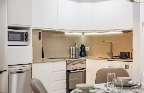 CASA ZUZA - AC, heated pool, 2 terraces, 2 bedrooms & bathrooms, tv channels - Foto 16