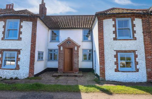 Beach Cottage - Photo 2