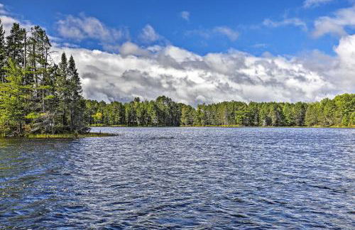 Lakefront Family Getaway with Private Deck and Dock! - Foto 26