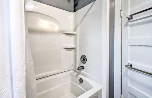 Restored 1920s Cottage on 1 Acre with Fire Pit - Foto 14