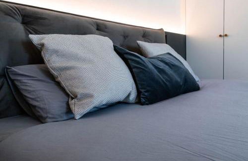 1-bedroom design apartment with panoramic view - Photo 18