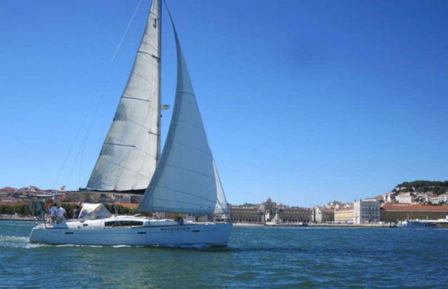 Passeio de veleiro ao entardecer - Foto 1