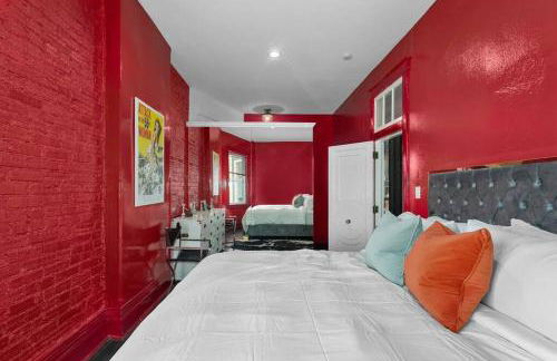 3 Bedroom Penthouse Downtown Close to Everything - Photo 33