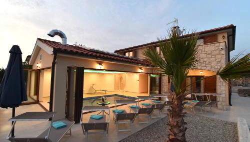 Villa Muskatel KRK -with heated covered pool - Foto 1