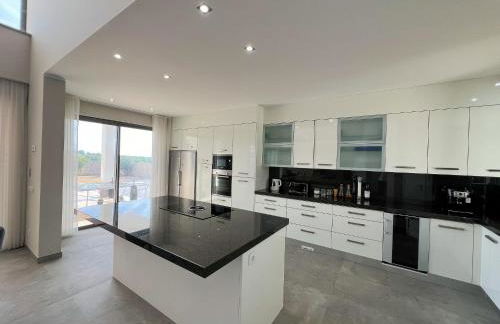 Luxury Modern Style Villa with Private Pool - Foto 14