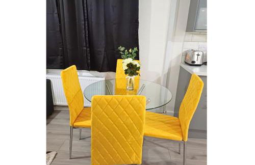 Cosy 4 Bedroom House in Seven Sisters Neath Port Talbot - Photo 4