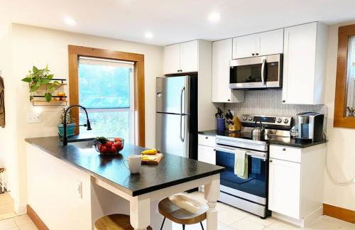 Cozy 3 Bedroom Getaway with Hot Tub - Foto 9