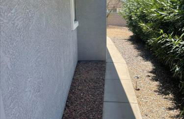 Naturally Modest & Quiet - Foto 21