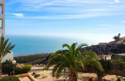 Stylish Seaview Apartment - Photo 8