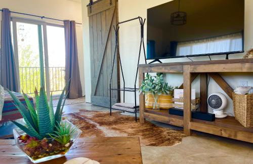 Eagles Nest Casita Luxury king memory foam bed feather pillows & duvet Amazing views, private balcony, Great location & Dog friendly - Foto 22