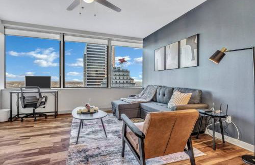 Luxury Apt King Bed+Indoor Parking+ Pool+Gym+2TV's - Foto 1