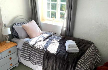 Cider Cottage - 3 Bedroom - Onsite Parking - Photo 21