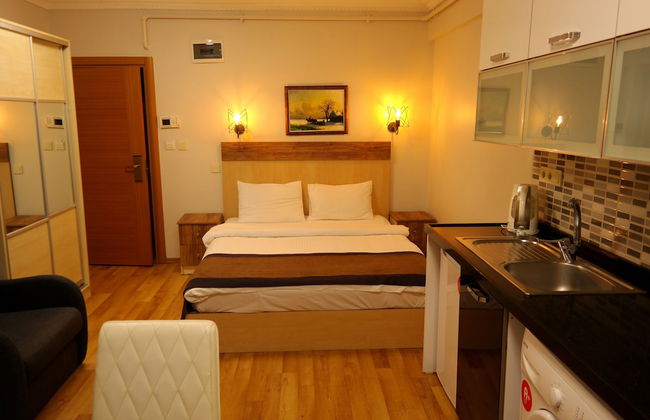 Sheriff Residence - Photo 8