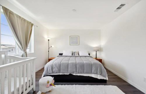 Entire Private Home with 5 Bedrooms 3 Bathrooms, 3000 sqft, Gated Yard, Garage, Nice View, Available Now - Foto 11