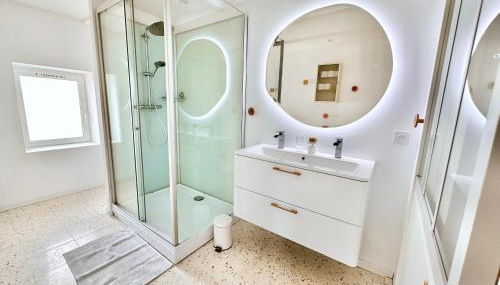 Au Bon Accueil - Appartement vue mer - Hyper centre - Avec Home-Cinéma - Foto 5, towels, Shower