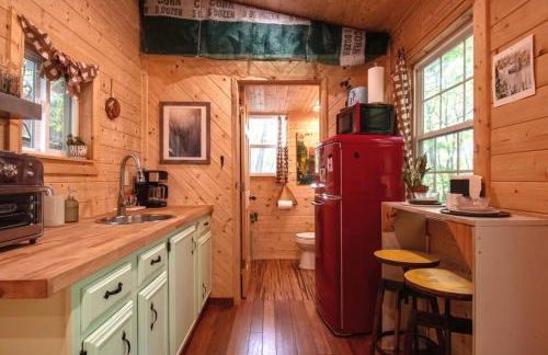 The Peach Perch - Ridgetop Tiny Home, and 20 Minutes to Asheville! - Foto 7