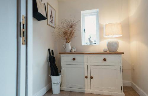 Rose End Cottage, a Luxury Getaway - Photo 21