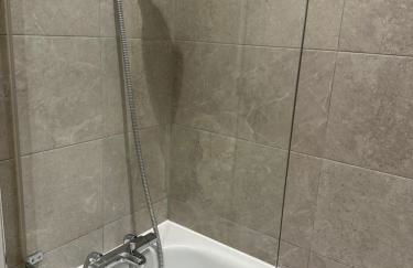 Stunning Flat with Parking Free near Sutton Station - Foto 2